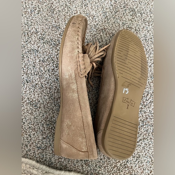 NWOB Flag Ltd. Women's Nicole Suede Fringe Loafer Beige Tan 6.5 - Picture 5 of 7